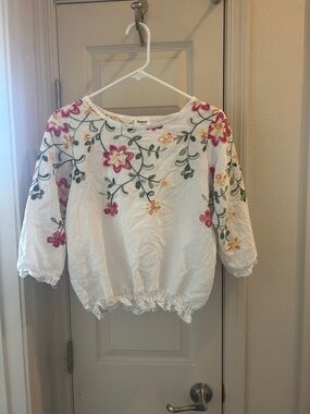 Kindred Petite Floral Embroidered Blouse White 3/4 Sleeve Boho Cottagecore Top